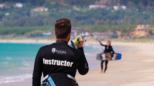Cours de kitesurf à Tarifa pour apprendre sérieusement Cours de kitesurf à Tarifa pour apprendre sérieusement